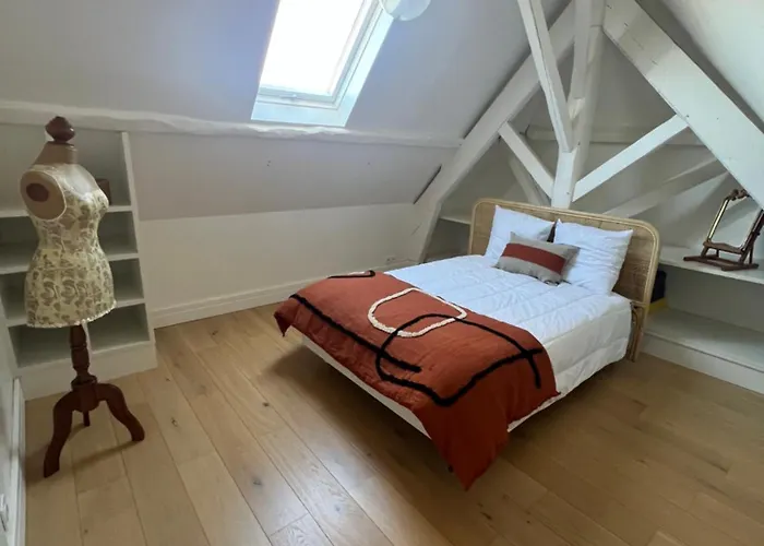 Superbe Duplex T4, Au Coeur De Batz, A Pied ! *