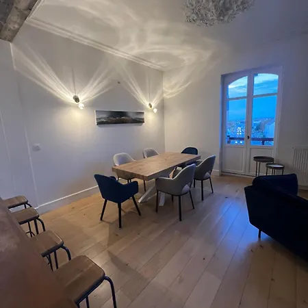 Superbe Duplex T4, Au Coeur De Batz, A Pied ! *