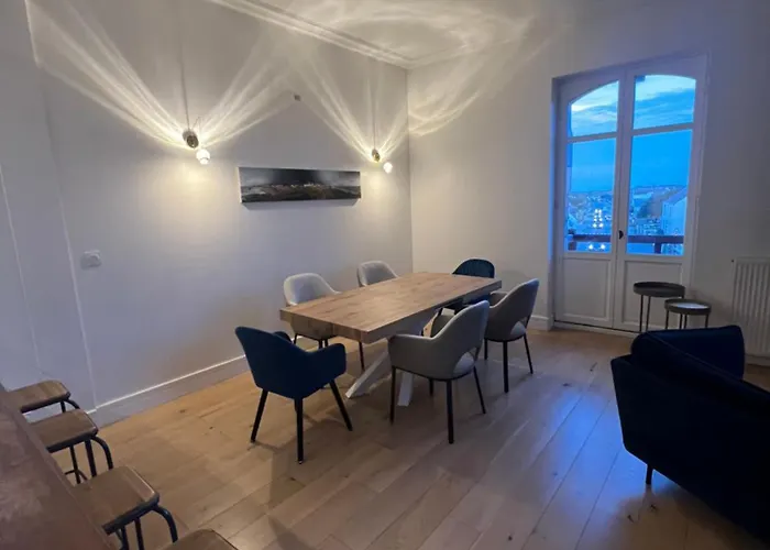 Superbe Duplex T4, Au Coeur De Batz, A Pied ! *